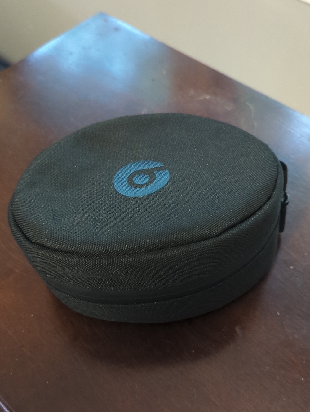 CASE ONLY Black Beats by Dre Zipper Carrying Case in Black for Beats Solo 2 or 3
